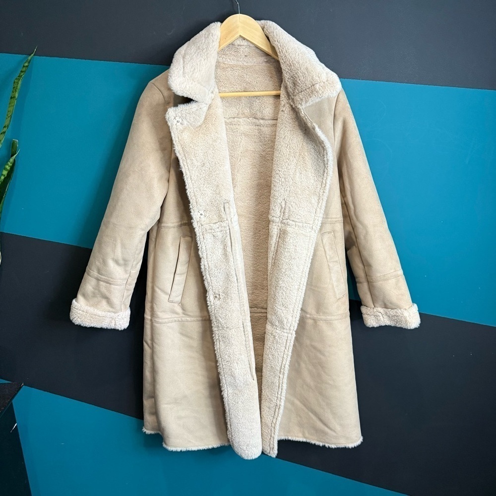 Tan Teddy Jacket with Plush Texture and Classic Collar - Picture 5 of 13
